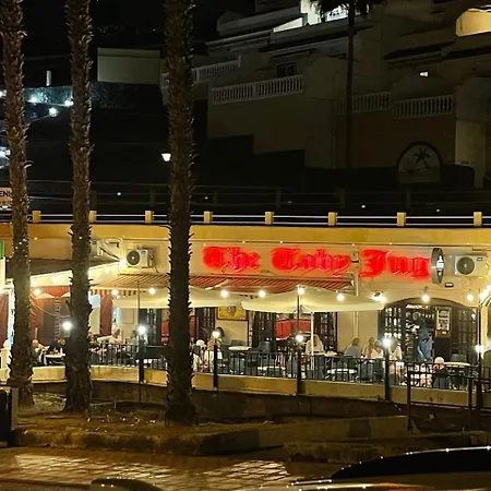 Oasis By The Ocean With Sea Views דירה אדחה